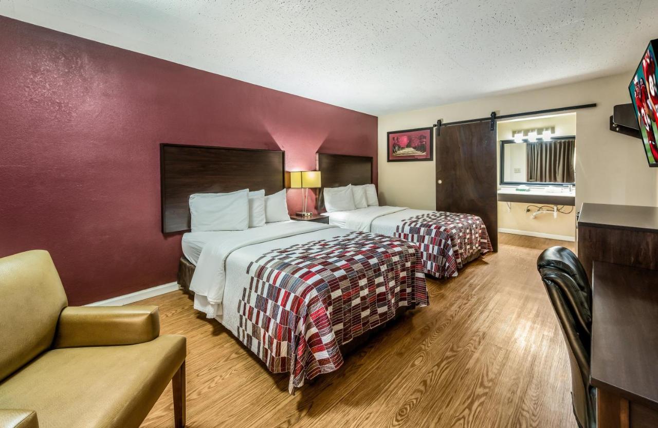 Red Roof Inn & Suites Wapakoneta Exterior photo