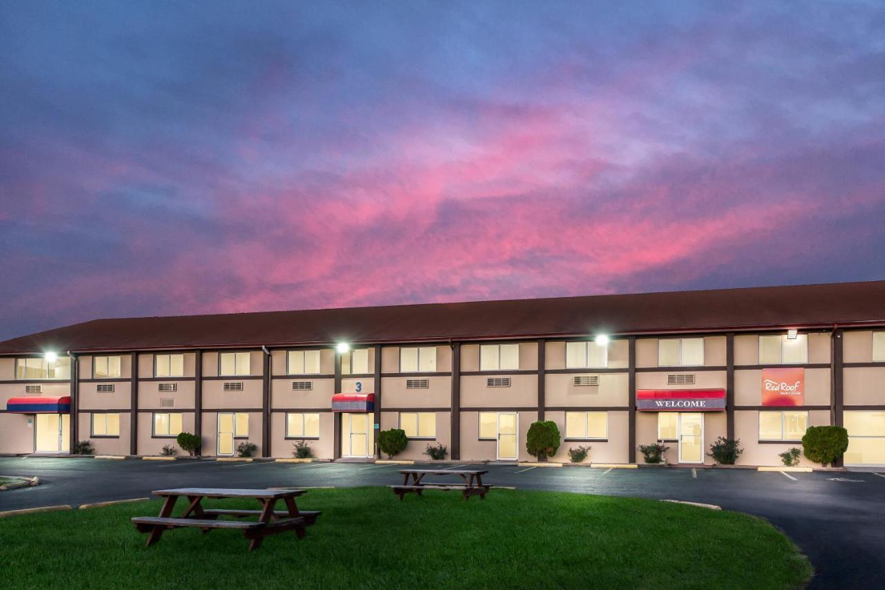 Red Roof Inn & Suites Wapakoneta Exterior photo