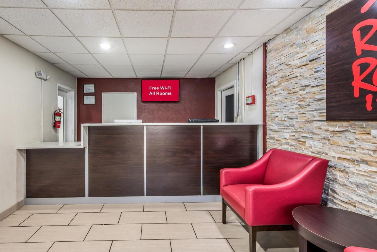 Red Roof Inn & Suites Wapakoneta Exterior photo