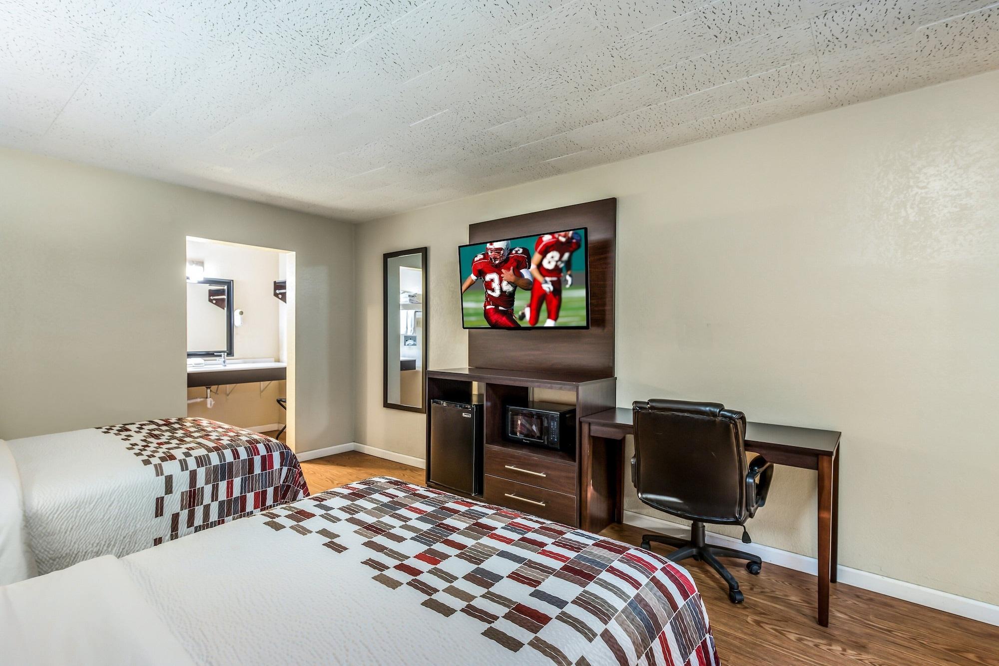 Red Roof Inn & Suites Wapakoneta Exterior photo