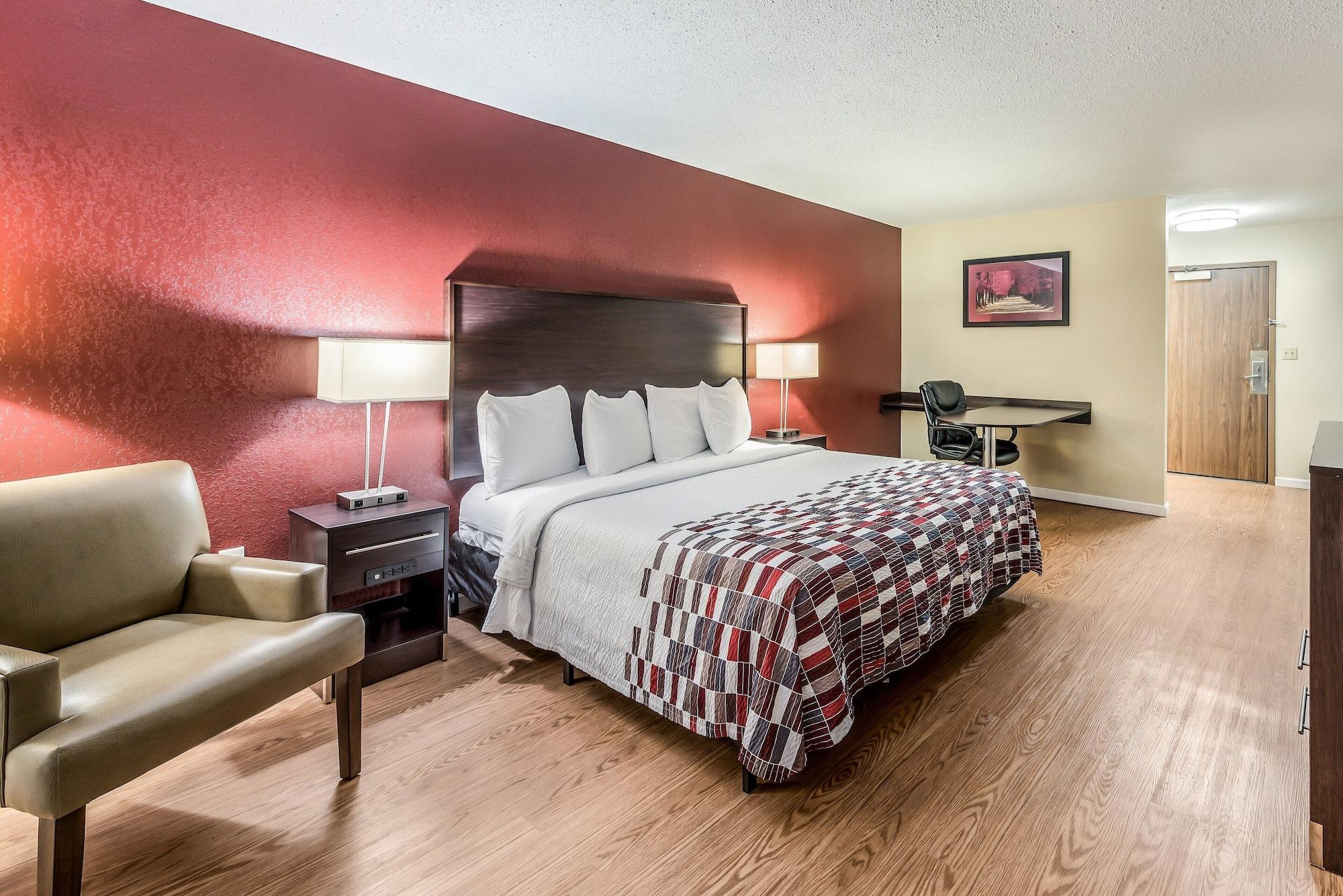 Red Roof Inn & Suites Wapakoneta Exterior photo